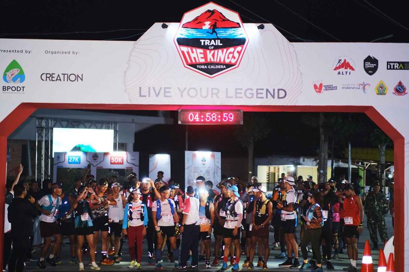 736 pelari dari 12 negara mengikuti event lari lintas alam berstandar internasional, Trail of The Kings (TOTK) 2024 Zero Edition. TOTK berlangsung di Kabupaten Samosir, Danau Toba, pada 4 sampai 5 Mei 2024. 