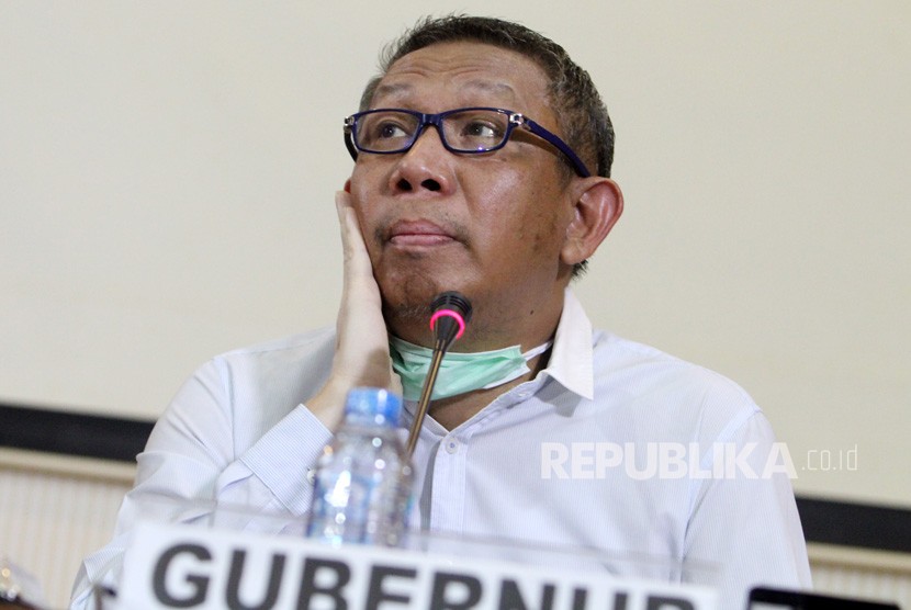 Gubernur Kalimantan Barat Sutarmidji menyampaikan keterangan pers kepada wartawan di Kantor Gubernur Kalbar di Pontianak, Minggu (15/3/2020).