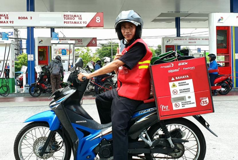 PT Pertamina (Persero) menyediakan jasa antar BBM bagi masyarakat yang kehabisan bensin saat terjebak macet dalam perjalanan mudik, (ilustrasi)
