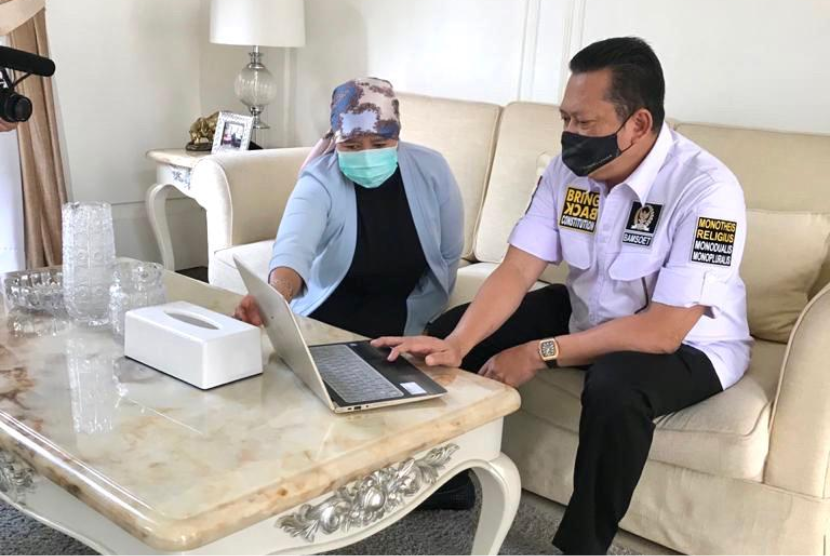 Ketua MPR RI Bambang Soesatyo (Bamsoet) melaporkan pembayaran pajak dan Surat Pemberitahuan Tahunan (SPT Tahunan) Pajak Penghasilan secara langsung melalui Kanwil DJP Jakarta Timur.