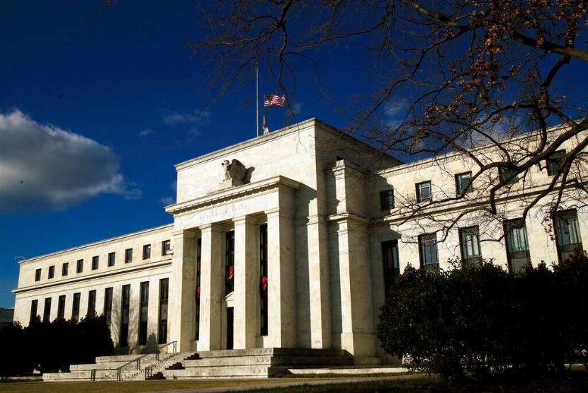 Gedung kantor The Federal Reserve. Federal  Reserve Amerika Serikat (AS) mempertahankan suku bunga acuan nol persen sampai pemulihan akibat pandemi Covid-19 berlangsung.