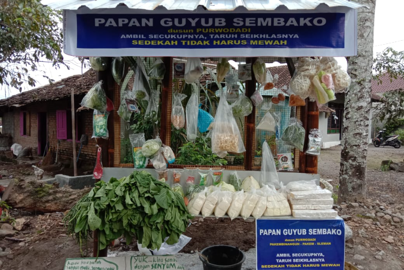 Papan Guyub Sembako di Dusun Purwodadi, Sleman, Yogyakarta
