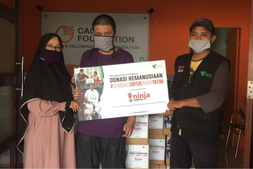 Perusahaan jasa logistik, Ninja Xpress, kembali melanjutkan kolaborasi kemanusiaan dengan Dompet Dhuafa. Ninja memberikan 650 paket sembako untuk anak yatim hingga disabilitas.