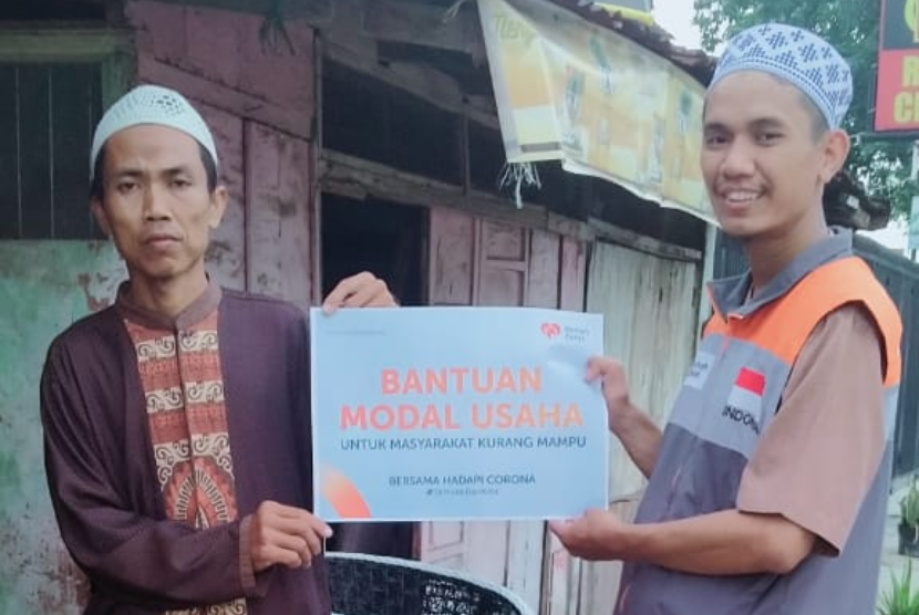 Samidi pelaku umkm binaan Rumah Zakat yang mempunyai usaha keripik tempe di Desa Kedungjaya Kecamatan Kedawung Kabupaten Cirebon. 