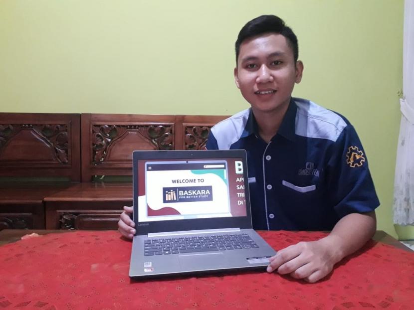 Mahasiswa Program Studi Teknik Sipil, UMM, Muhammad Kelvin Haidar mengenalkan rancangan aplikasi BASKARA. 
