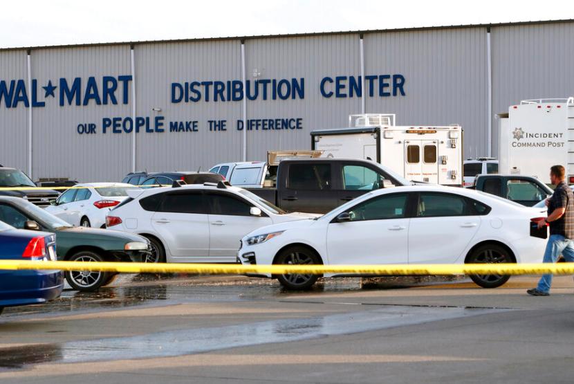 Sebuah peristiwa penembakan di pusat distribusi Walmart di Red Bluff, California, AS pada Sabtu (27/6) malam waktu setempat menewaskan setidaknya dua orang.