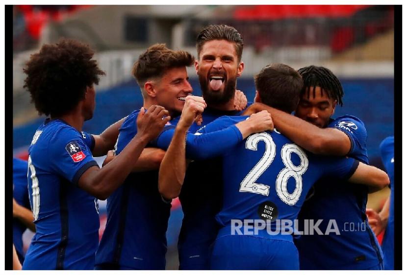 Selebrasi pemain Chelsea setelah menjebol gawang MU, The Blues melaju ke final Piala FA setelah membungkam MU dengan skor 3-1 di Stadion Wembley, Senin (20/7) dini hari WIB.