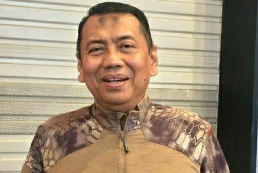  Ahli Hukum Indonesia Muhammad Kapitra Ampera menilai pembentukan Koalisi Aksi Menyelematkan Indonesia (KAMI) yang dibentuk oleh Mantan Ketua Umum PP Muhammadiyah, Din Syamsudin sarat dengan kepentingan politis.