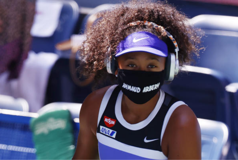 Petenis Naomi Osaka mengenakan masker bertuliskan Ahmaud Arbery menjelang tampil di US Open pada 4 September.