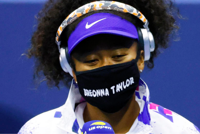 Petenis Naomi Osaka mengenakan masker bertuliskan Breonna Taylor menjelang tampil di US Open, 31 Agustus 2020.