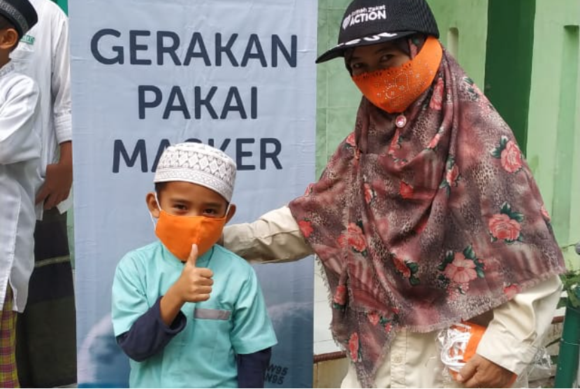 Di Hari Santri, Rumah Zakat terus dorong penggunaan masker.