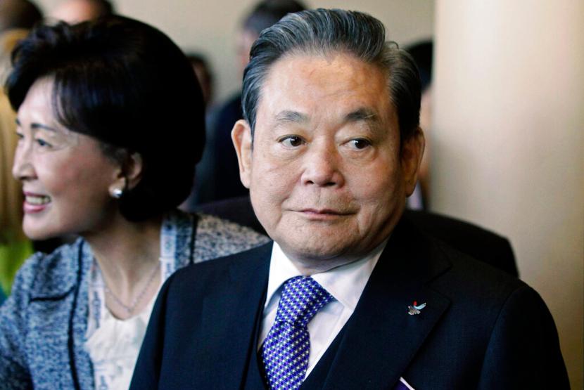 Lee Kun-Hee, direktur Samsung Electronics meninggal pada usia 78 tahun.