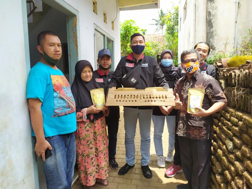 Tim Program Pengembangan Usaha Produk Intelektual Kampus (PPUPIK), Program Studi (Prodi) Peternakan Universitas Muhammadiyah Malang (UMM) berhasil mengembangkan jamu herbal untuk ternak bernama SIYUNA.