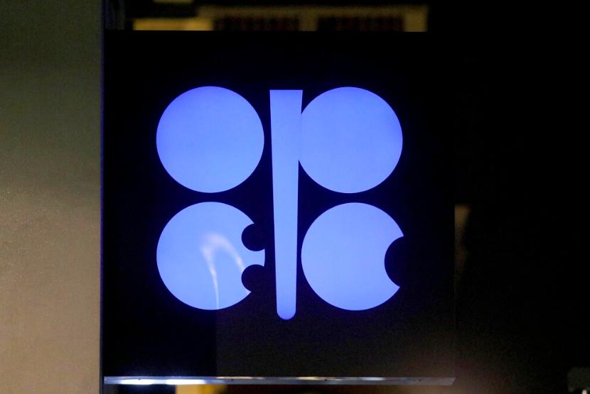 Logo OPEC. Iran satu suara dengan Rusia pascapertemuan OPEC+ pada April kemarin untuk memangkas produksi minyak dunia. Menteri Perminyakan Iran Javad Owji menilai langkah pemangkasan produksi ini sudah tepat.