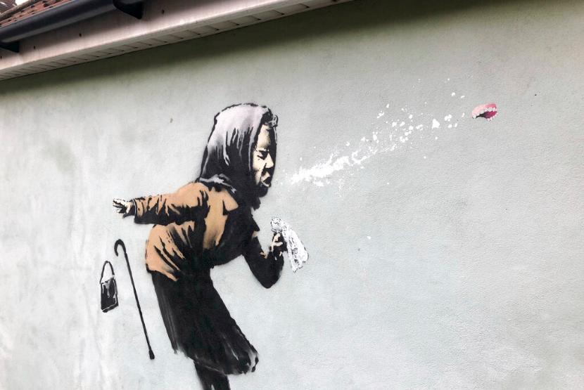 Mural karya seniman jalanan Banksy. Ratusan orang mengantre di Kota Bristol demi membeli kaos Banksy. Ilustrasi.