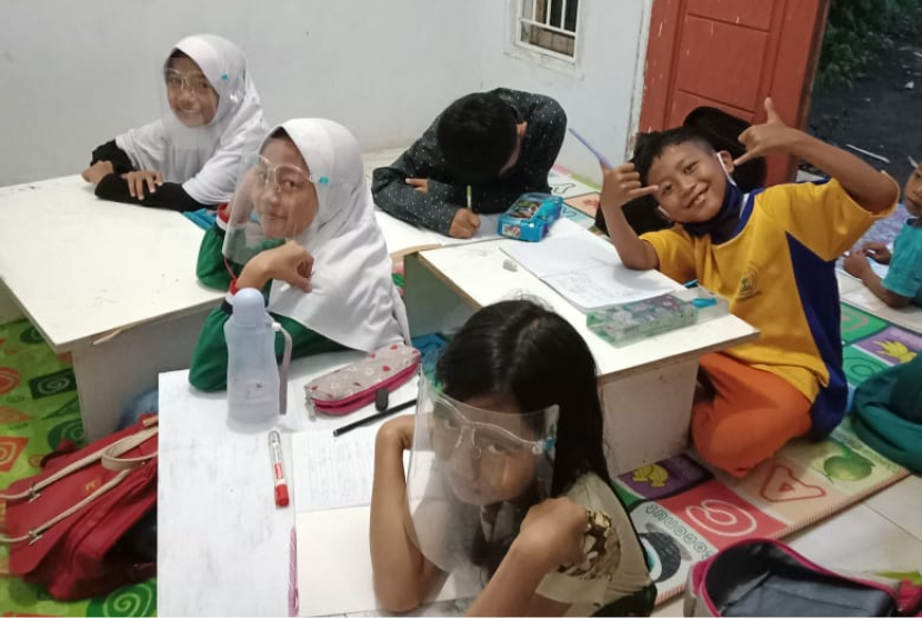 Rumah Belajar Sinar binaan Rumah Zakat berinovasi membuka pembelajaran dengan kegiatan yang asik dan menyenangkan.