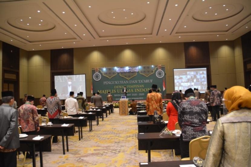 Pengukuhan Pengurus Harian dan Dewan Pertimbangan MUI periode 2020-2025 di Jakarta, Kamis (24/12)