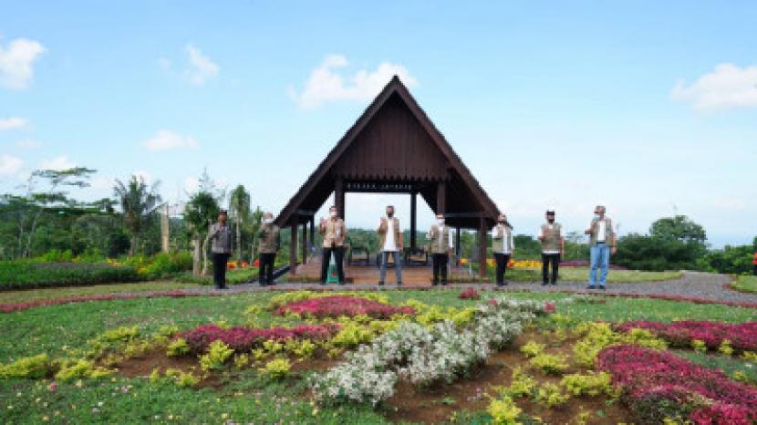 Pemerintah Kabupaten (Pemkab) Banyuwangi akan mengembangkan pariwisata Agrowisata Tamansuruh (AWT