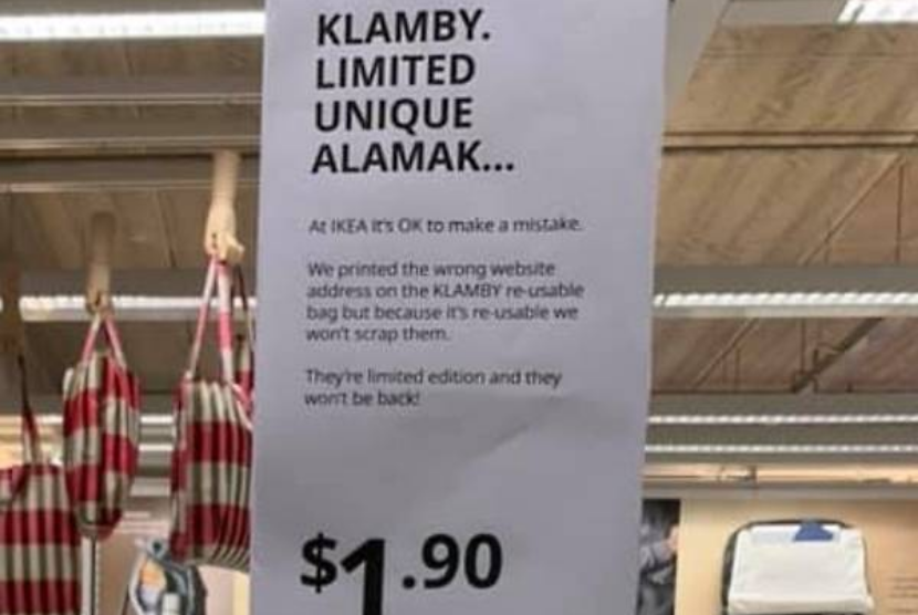 IKEA Singapura memutuskan untuk tetap menjual tas Klamby yang salah mencantumkan alamat website-nya.