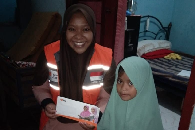 Novi Nuriyanti merupakan salah seorang anak yang tinggal di Kelurahan Cigugur Tengah, Cimahi, mendapat beasiswa dari Rumah Zakat.