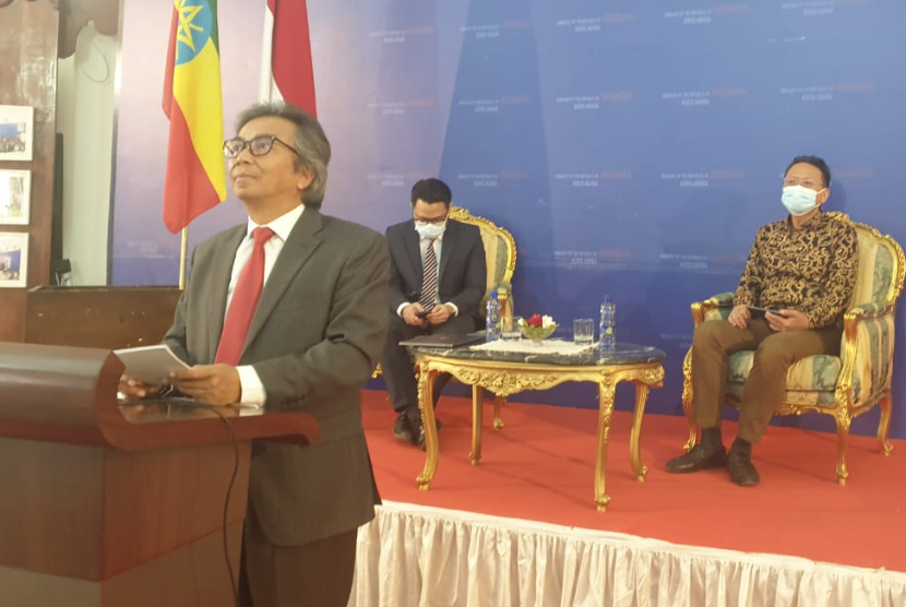 Duta Besar RI untuk Ethiopia, Djibouti dan Uni Afrika, Al Busyra Basnur memberikan paparan, Selasa (2/2)