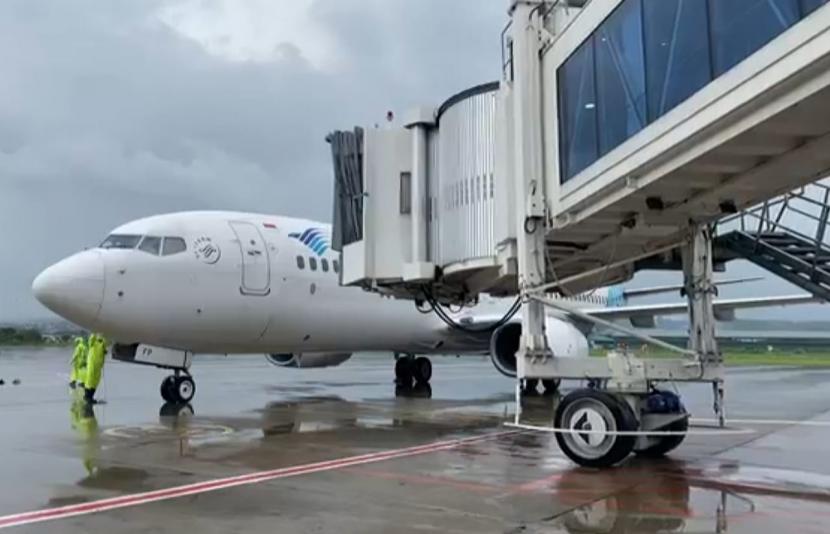 Pesawat GAktivitas penerbangan di Bandara Internasional Jenderal Ahmad Yani Semarang. Bandara ini diharapkan bisa melayani pemberangkatan jamaah haji asal Provinsi Jateng. 