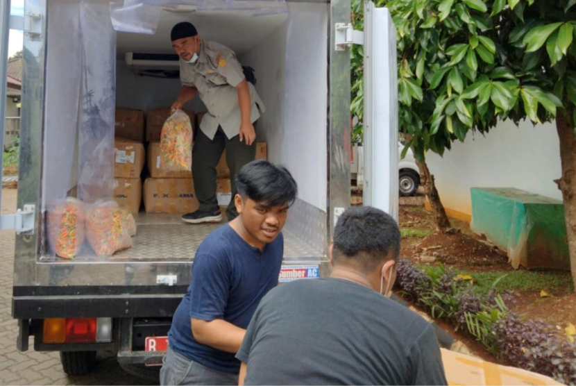 Kementerian Pertanian (Kementan) melalui Direktorat Jenderal Hortikultura mengerahkan truk armada logistik ke Magelang, Jawa Tengah. Upaya ini dilakukan guna membantu distribusi cabai ke Jabodetabek dan menekan disparitas harga cabai yang dipengaruhi oleh mahalnya biaya transportasi dari daerah sentra cabai 