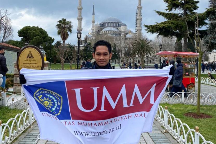 Mahasiswa Universitas Muhammadiyah Malang (UMM), Fadillah Ahmad Nur memenangkan penghargaan pada Konferensi Internasional Istanbul Youth Summit 2021. 
