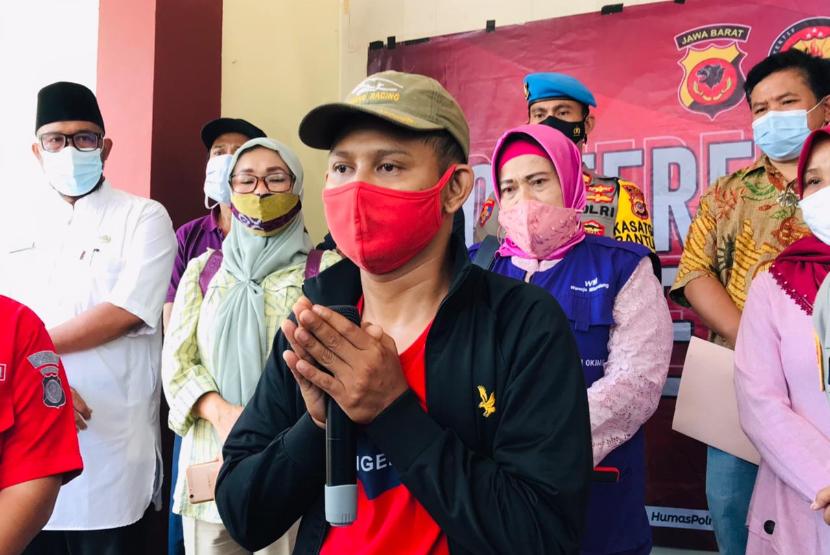 Ajat Sudrajat (29 tahun), pelaku perundungan terhadap anak di Desa Nambo, Kecamatan Klapanunggal, Kabupaten Bogor yang videonya viral di media sosial. 