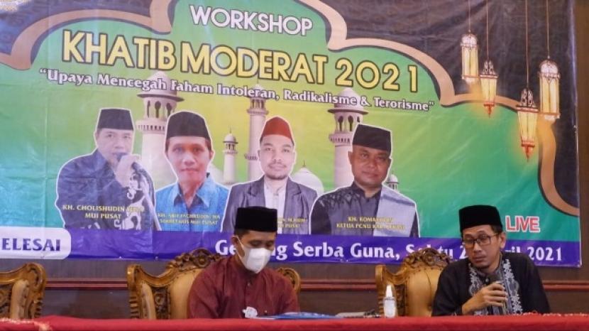 Khatib dan tokoh agama mengikuti workshop penguatan Islam dan kebangsaan yang digelar Wadah Silaturahim Khatib Indonesia (Wasathi), di Bekasi, Sabtu (24/4)