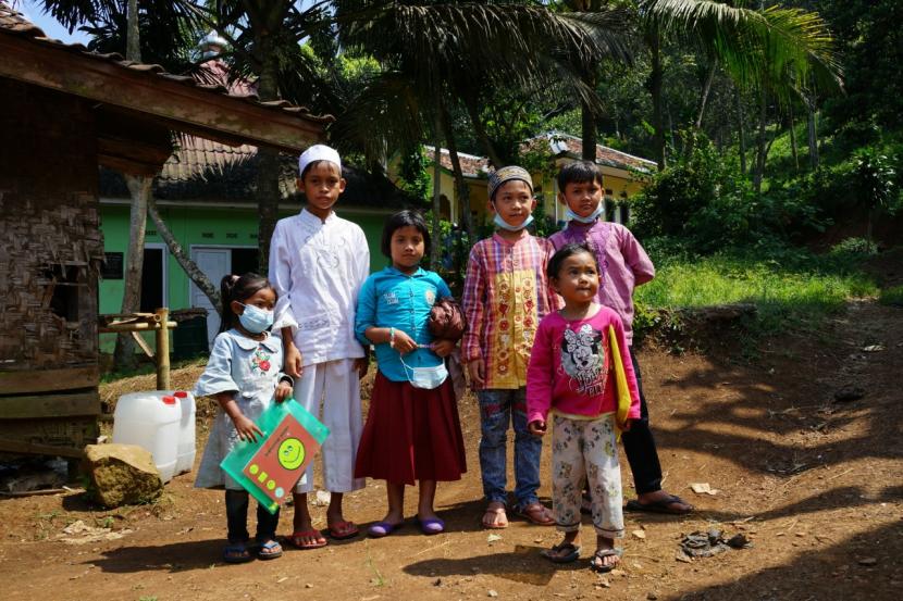  Dompet Dhuafa menggelar Grebek Kampung Ramadan di Kampung Halimun, Desa Mekar Jaya, Cikalong Kulon, Cianjur, Jawa Barat, Sabtu (24/4/2021). 