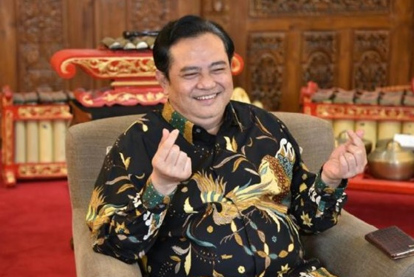 Duta Besar RI untuk Korsel,  Umar Hadi, membuka kuliah daring perdana tentang batik Indonesia di EWU, Kamis (4/6).