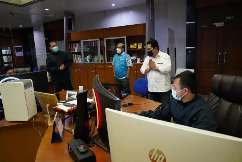 Menteri BUMN Erick Thohir ingin memastikan pasokan listrik Jabodetabek aman, saat melakukan sidak ke Unit Induk Pusat Pengaturan Beban (UIP2B) PLN di Gandul, Depok, Jawa Barat, pada Selasa (6/7) malam  