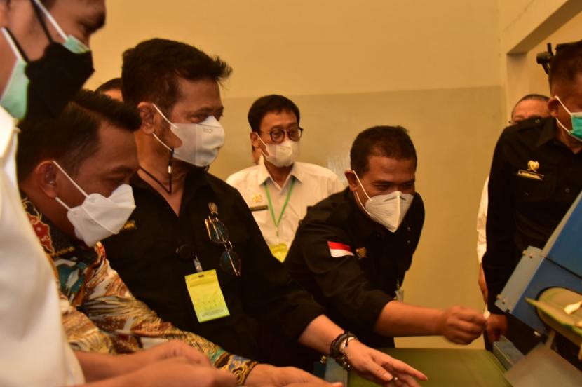  Mentan Syahrul Yasin Limpo mengunjungi industri pengolahan porang di Madiun, Jumat (13/8/2021), untuk mempersiapkan peresmian yang akan dilakukan Presiden Jokowi.