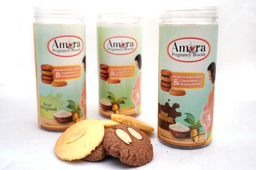 Mahasiswa Universitas Brawijaya (UB) membuat biskuit antimual untuk ibu hamil dari bahan porang.