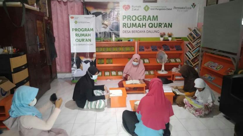 Dalam rangka menanggulangi bahaya buta aksara Al Qur’an, Rumah Zakat terus konsistenmemberikan pembinaan kepada warga binaan di Desa Berdaya Dalung. Hal tersebut ditegaskan olehrelawan Rumah Zakat, M. Faiz Arachman di tengah berlangsungnya kegiatan pembinaan kepada anak-anak binaan di Lingkungan RT.02 RW.03 Kelurahan Dalung, Serang Banten