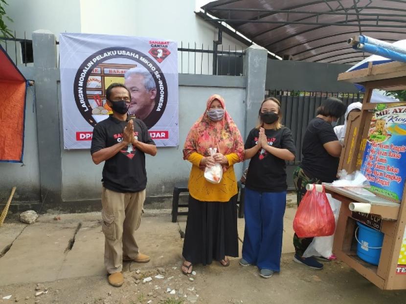 Aksi borong produk UMKM dilakukan relawan Sahabat Ganjar secara serentak di 51 kota.