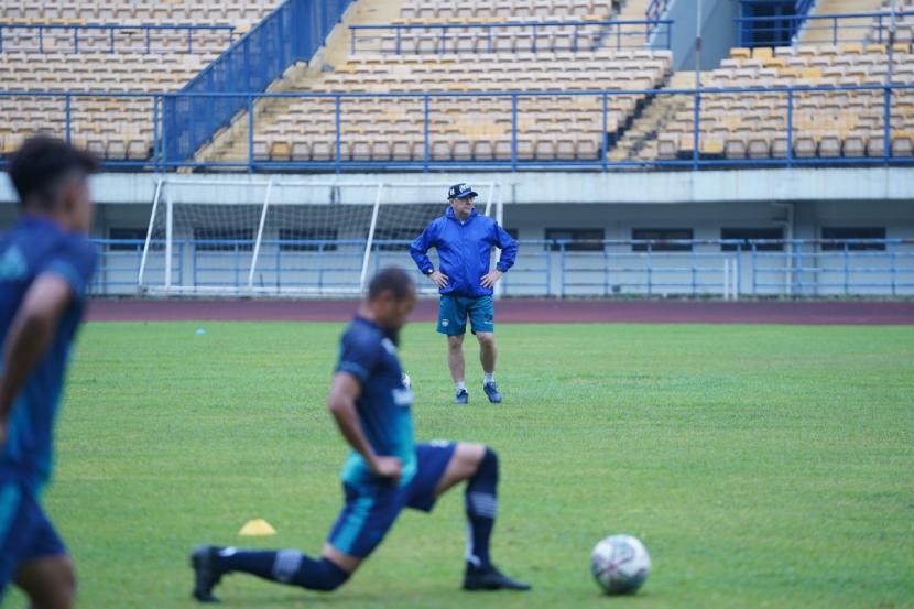 Latihan Persib Bandung di Stadion Gelora Bandung Lautan Api, Kota Bandung, Selasa (14/9).