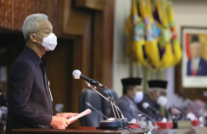 Ganjar Ingatkan Bupati/Wali Kota Tetap Waspada Jelang Nataru. Gubernur Jawa Tengah Ganjar Pranowo.