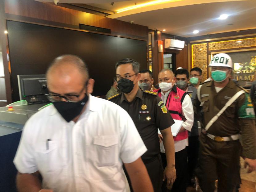 Mantan Gubernur Sumatera Selatan Alex Noerdin ditetapkan tersangka, dan ditahan Kejaksaan Agung (Kejakgung) terkait dugaan korupsi pembelian dan pengelolaan gas bumi Sumsel.