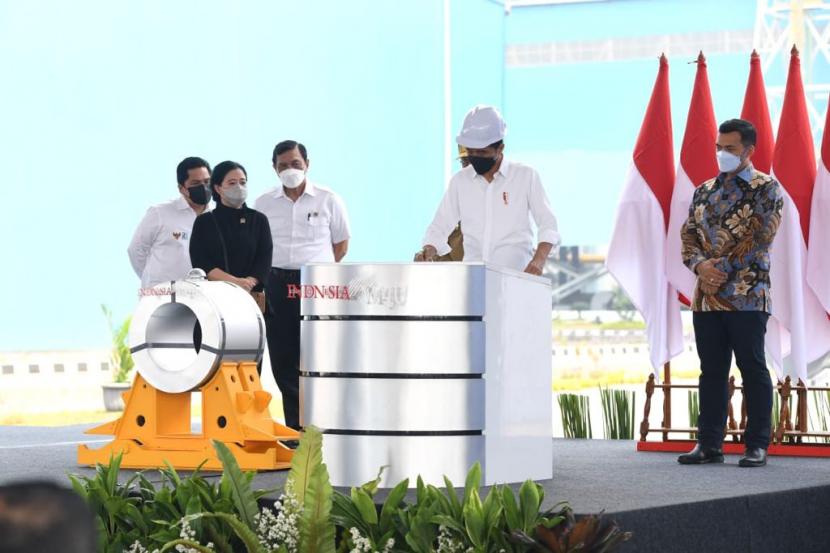 Presiden Jokowi saat peresmian pabrik industri baja PT Krakatau Steel di Kota Cilegon, Selasa (21/9).