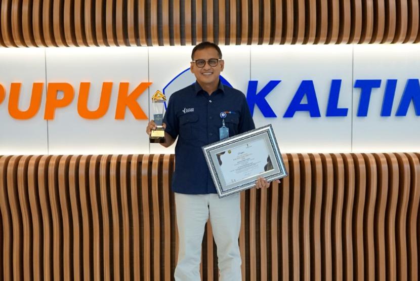 Direktur Utama Pupuk Kaltim Rahmad Pribadi menerima penghargaan Subroto 2021 dari Kementerian ESDM secara daring pada Selasa (28/9).