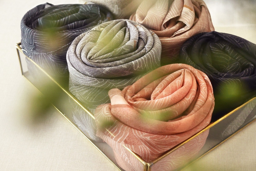 Koleksi scarf seri monogram diluncurkan memperingati 12 tahun jenama KAMI.