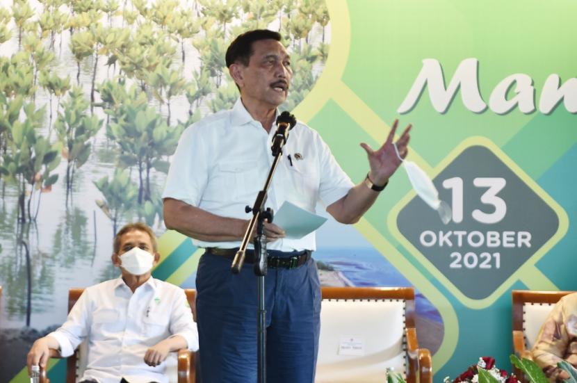 Menko Marves Luhut Binsar Pandjaitan saat acara peluncuran Peta Mangrove Nasional tahun 2021 di Taman Wisata Alam (TWA) Angke Kapuk, Jakarta, Rabu (13/10/2021).