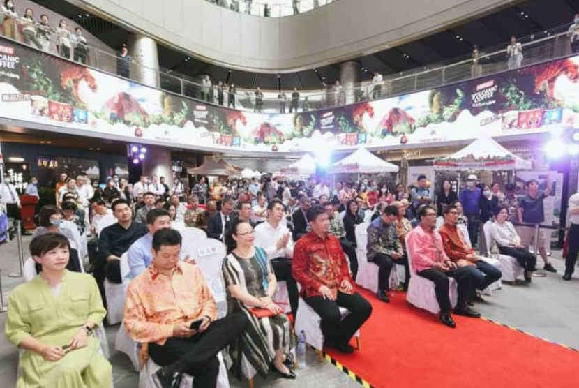 The Colour of Indonesia dibuka di Shanghai, Jumat (15/10).