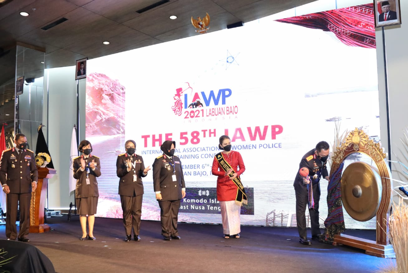 Kapolri Jenderal Listyo Sigit Prabowo menegaskan Indonesia mampu melaksanakan event internasional dengan aman dan memperhatikan faktor kesehatan di tengah Pandemi Covid-19. 