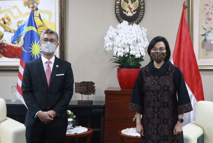  Menteri Keuangan Indonesia Sri Mulyani dan Menteri Keuangan Malaysia melakukan penandatanganan nota kesepahaman terkait bantuan administrasi timbal balik bidang kepabeanan.