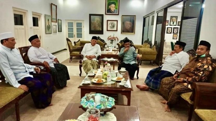 Pertemuan sejumlah keturunan keluarga pendiri NU, di Pondok Pesantren Tebuireng, Jombang Jawa Timur, Rabu (1/12). Mereka  prihatin dengan dinamika jelang Muktamar ke-34 NU