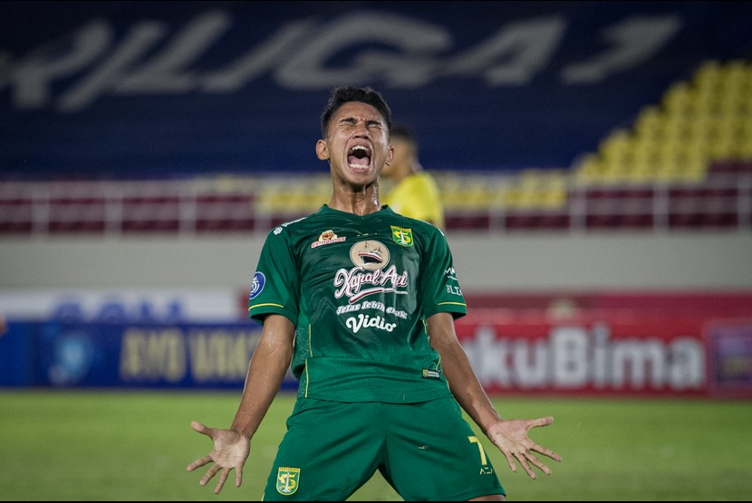 Pesepak bola Persebaya Surabaya Marselino Ferdinan dipanggil pelatih Shin Tae-yong jelang laga internasional FIFA melawan Timor Leste di Bali.
