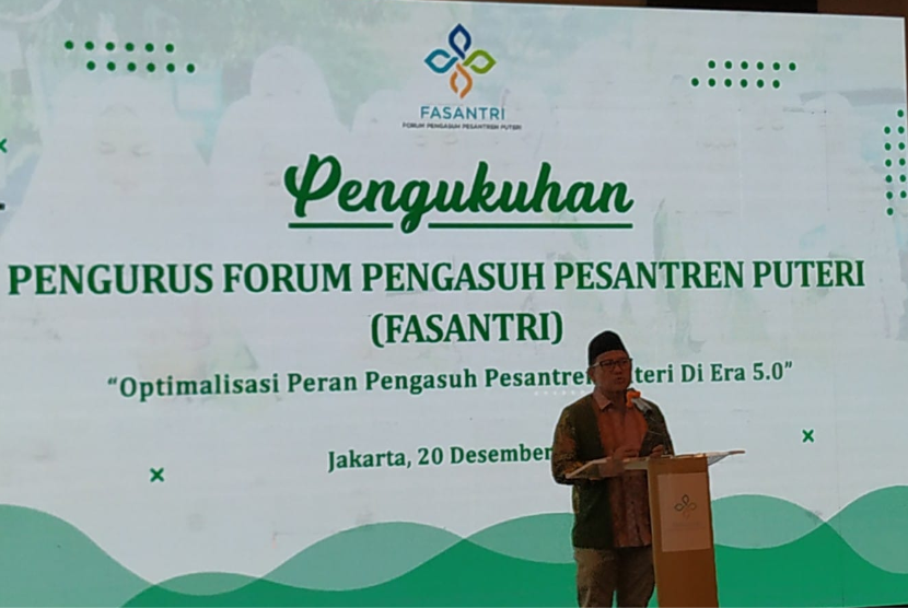 Wakil Ketua DPR RI, Abdul Muhaimin Iskandar (Cak Imin), membuka Lokakarya Pengukuhan Pengurus Forum Pengasuh Pesantren Puteri (Fasantri) di Kebon Sirih, Jakarta, Senin (20/12). 